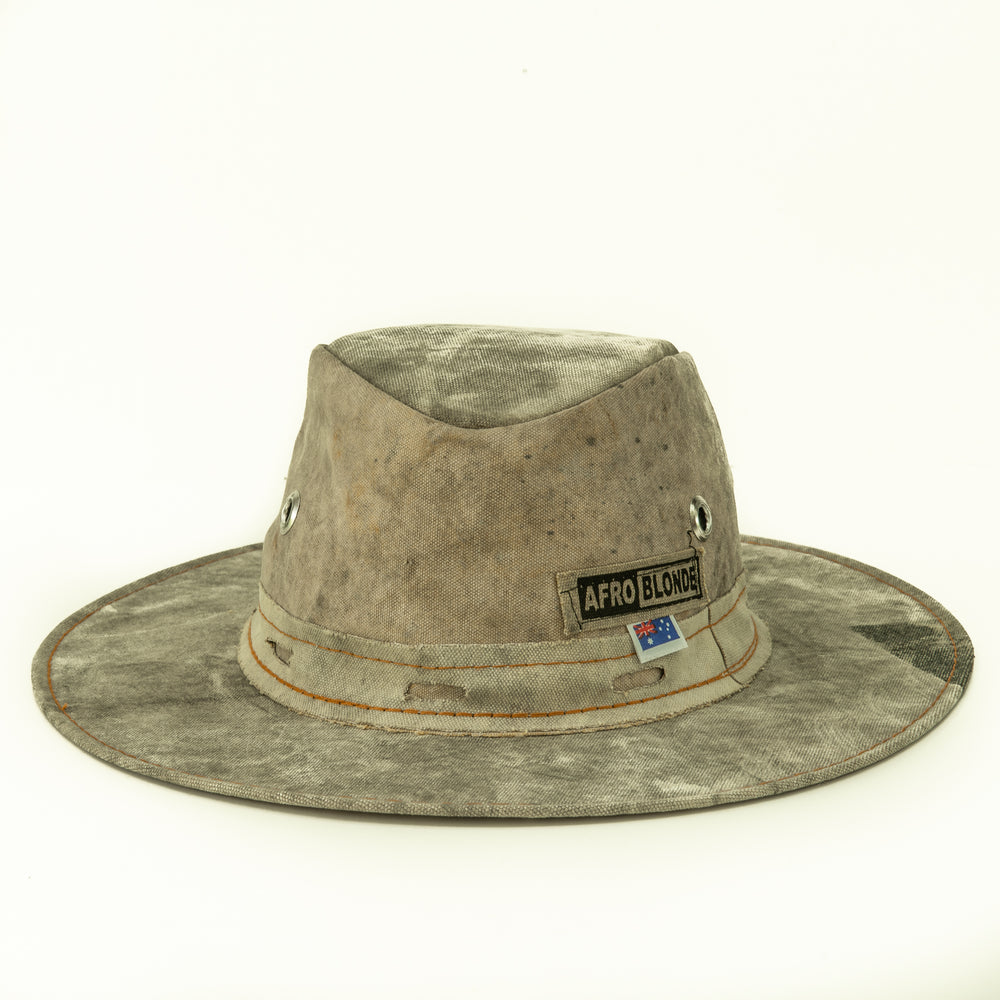 
                  
                    Load image into Gallery viewer, Wire Brim Hat
                  
                